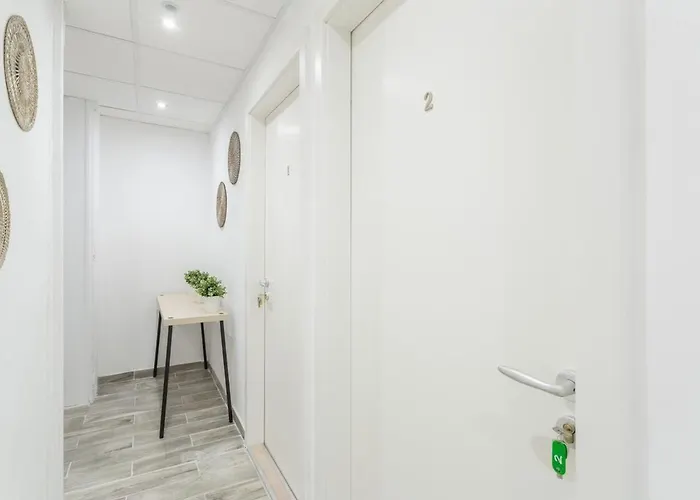 Modern Cozy At The Center 아파트
