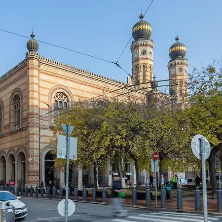 Modern Cozy At The Center Boedapest