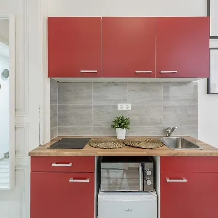 Modern Cozy At The Center *